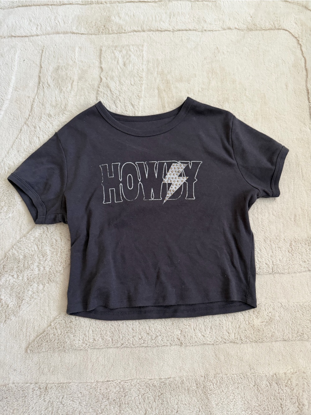 Black 'Howdy' Graphic Crop Top - Women